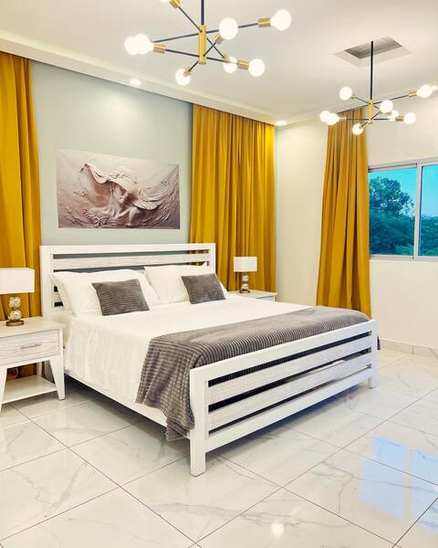 5 Star Villa minutes from Airport and Beaches
