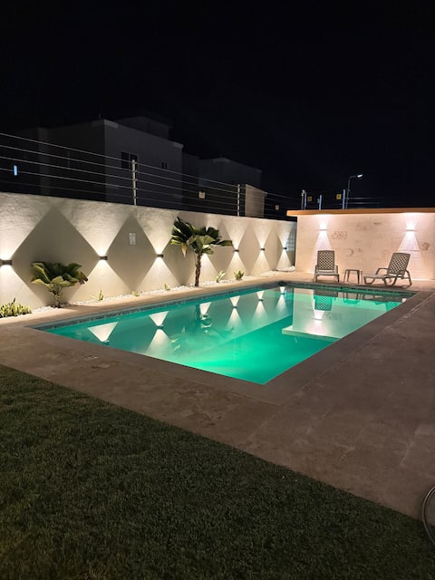 5 Star Villa minutes from Airport and Beaches