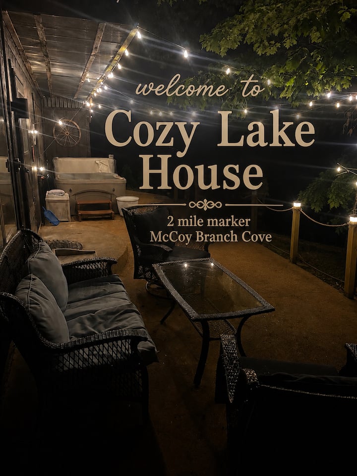 Cozy Lake House - Lake Ozark, MO