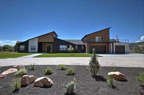 Luxury Group Escape | Indoor Pool, Hot Tub & Court