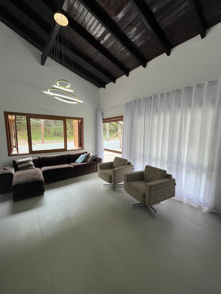 Casa Bem Localizada, Com Piscina E Quiosque ! - Torres