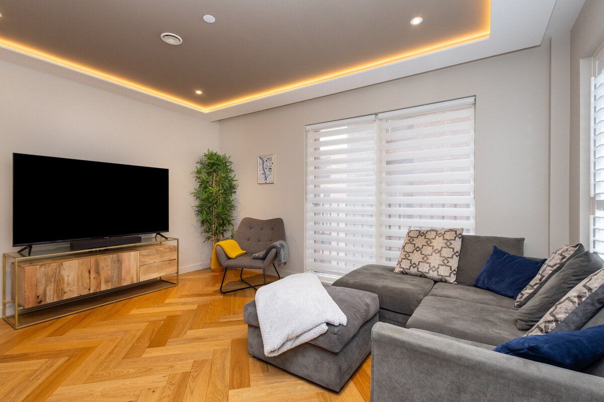 Successful Airbnb property: 20 Kings Hudson Quarter - Free Parking - Central in Clifton Without