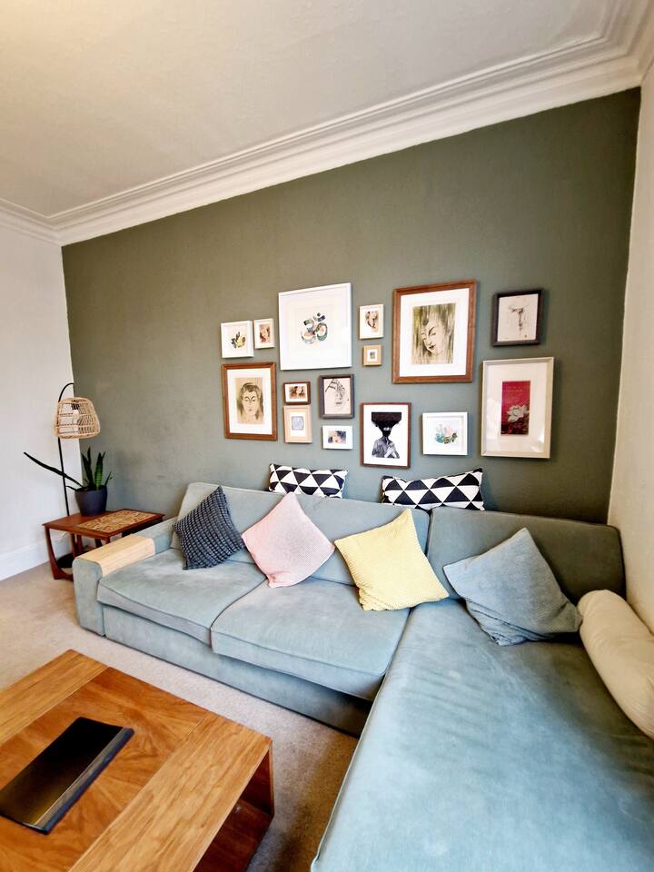 Oakwood Maisonette, Spacious 2-bed With Log-burner - Leeds