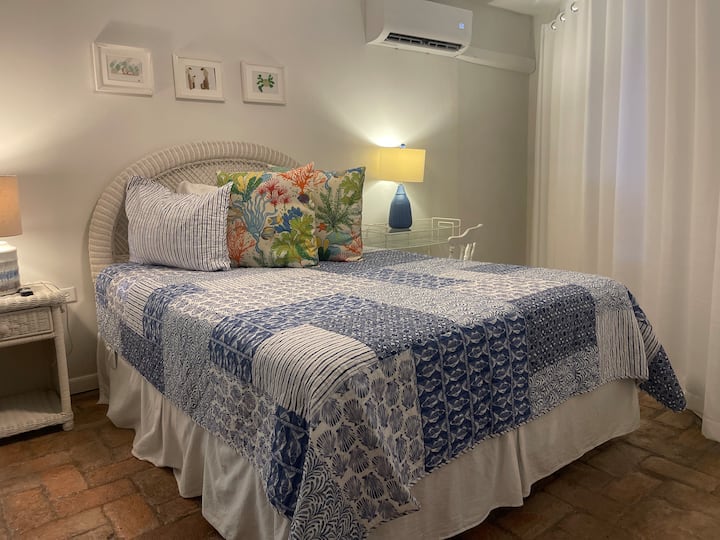 Брачен кревет (широк 180-220 см) на првиот