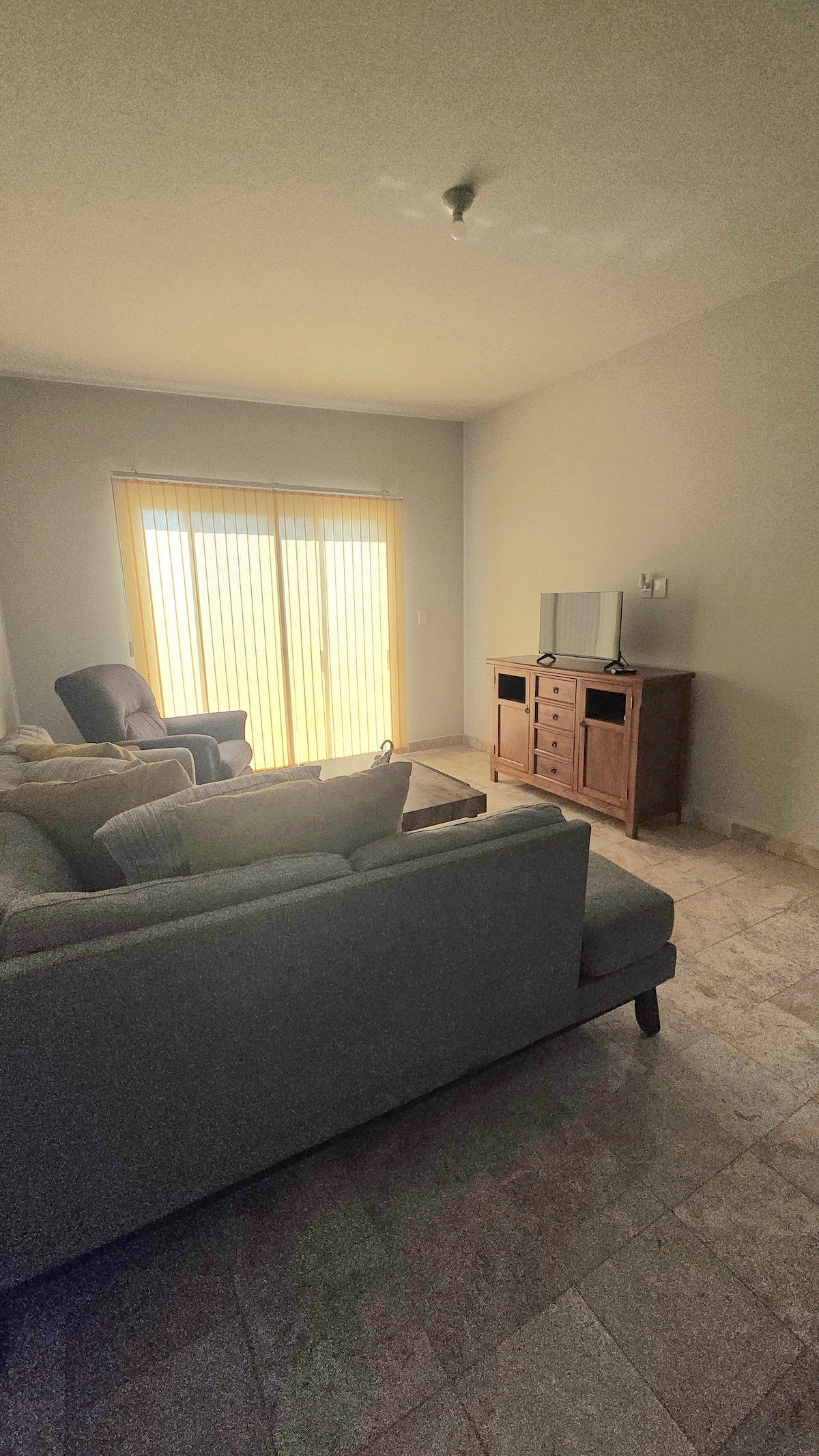 Popular Airbnb listing: House with 2 bedrooms, in private with security in Celaya