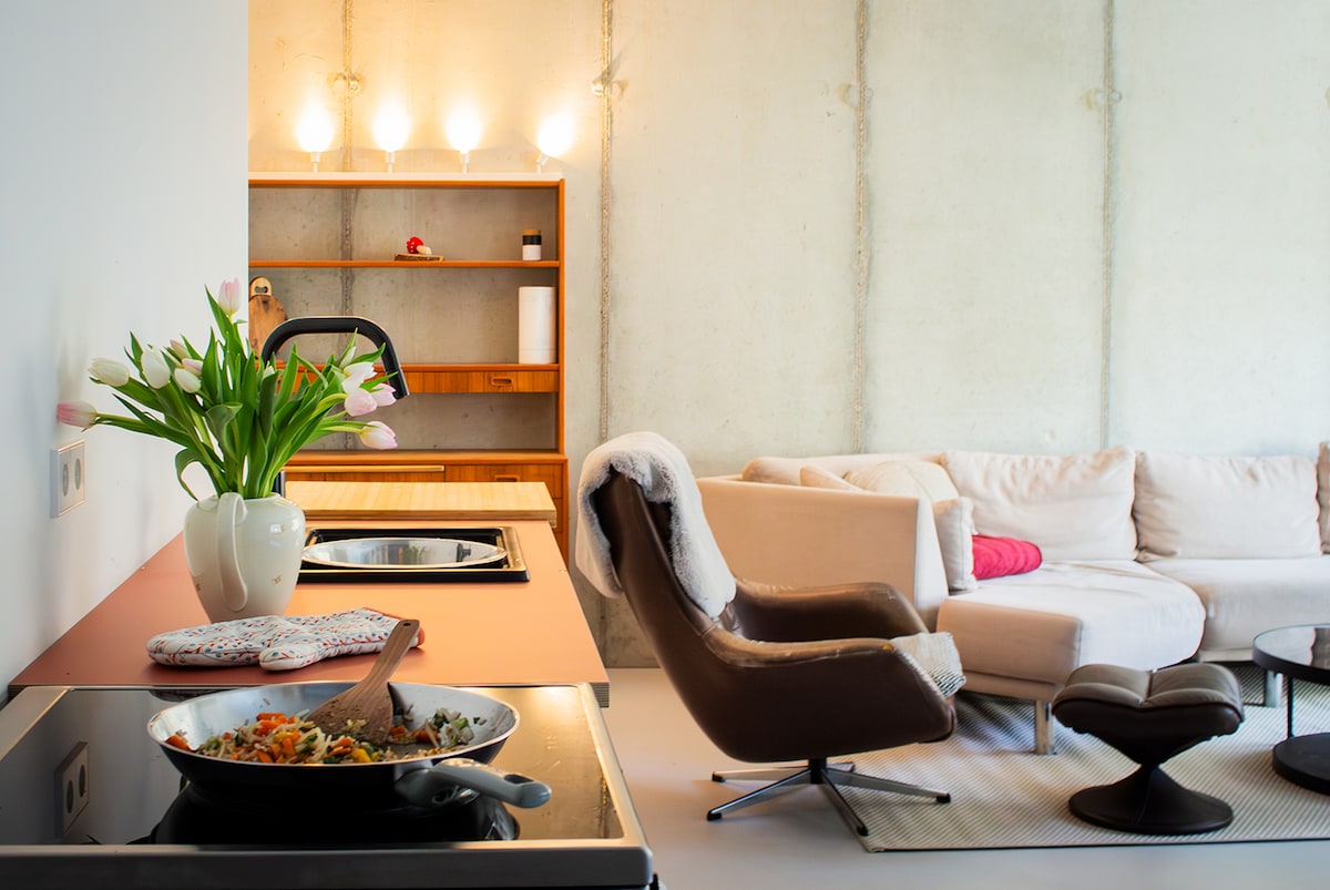 Successful Airbnb property: Design loft on the Spree with a play area in Oberschöneweide
