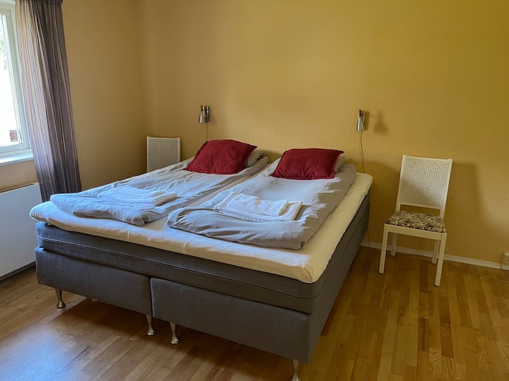 Chambre 2.
Lit double de 180 cm.