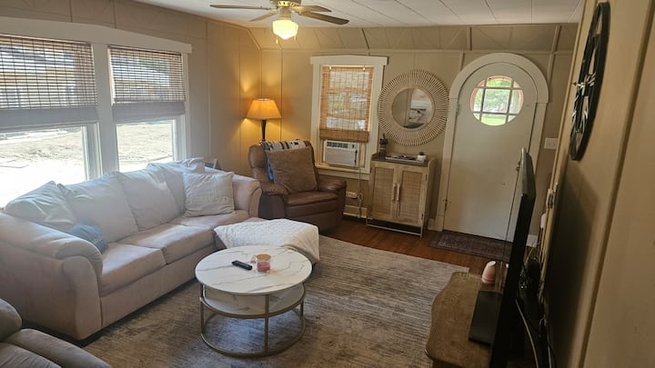 Brickhouse Cottage -2 Blocks From Beach & Downtown - Clear Lake, IA