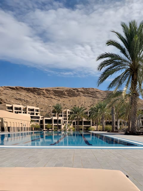 Stylish Apartment with a Jacuzzi (Park&Pool View)