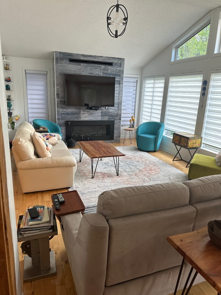 Beautiful Large Room With Queen Bed - Ottawa