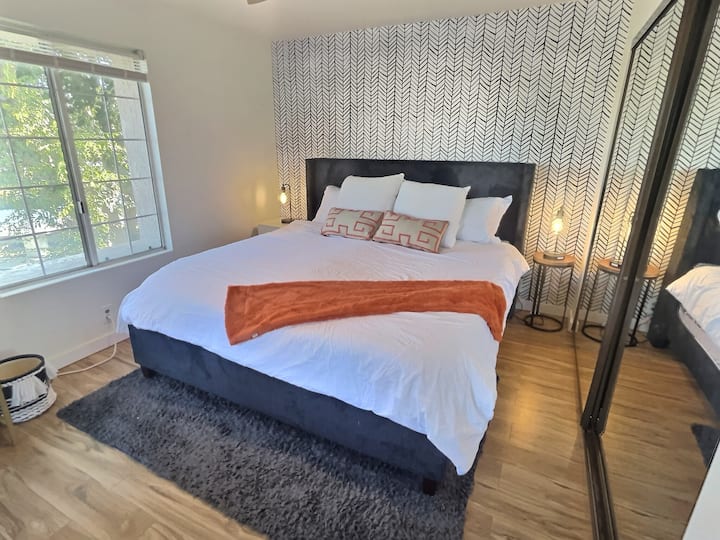 ห้องรับแขกพร้อมเตียงคิงไซส์ 