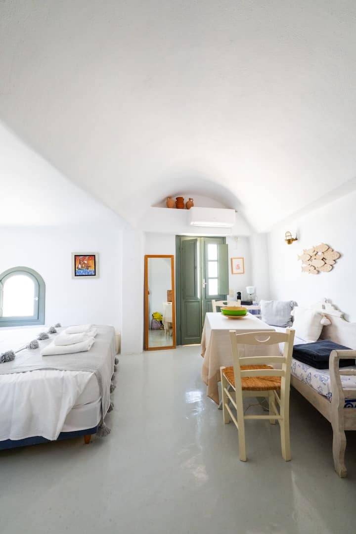 Pano Meria Studio 3 - Santorini