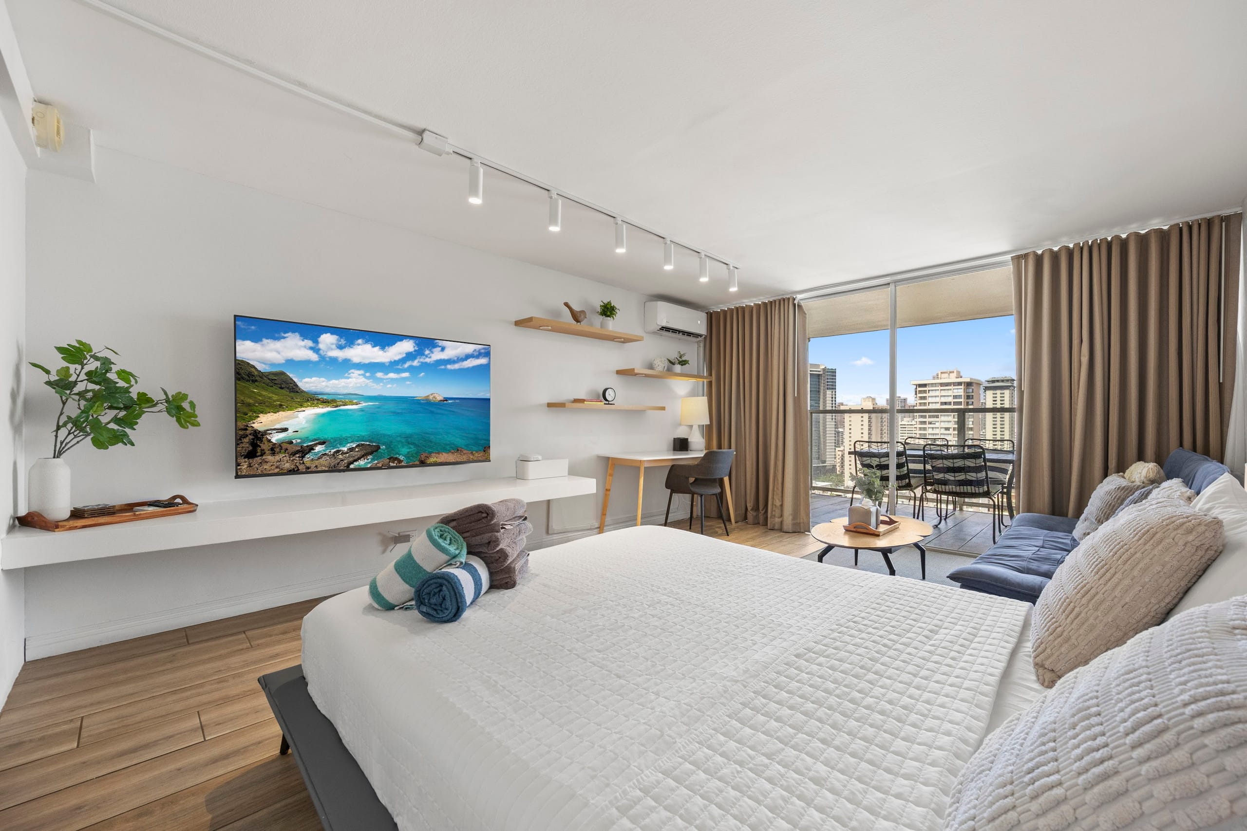Condo in Honolulu · ★4.92 · Studio · 2 beds · 1 bath - Image 1
