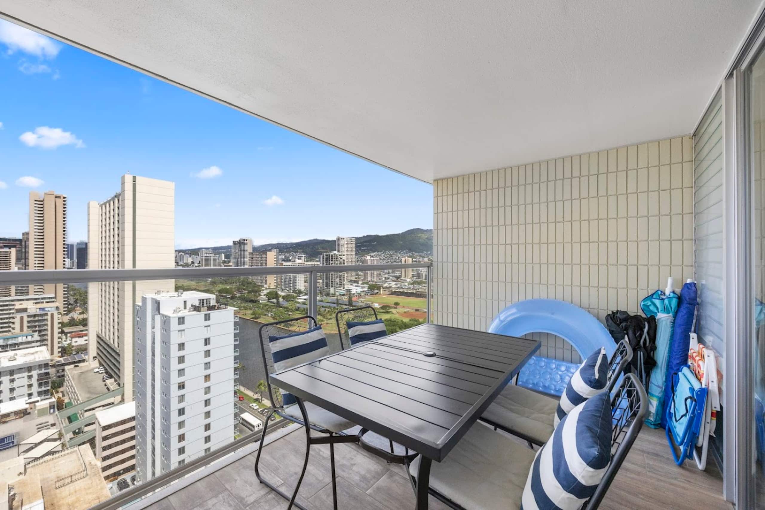 Condo in Honolulu · ★4.92 · Studio · 2 beds · 1 bath - Image 36