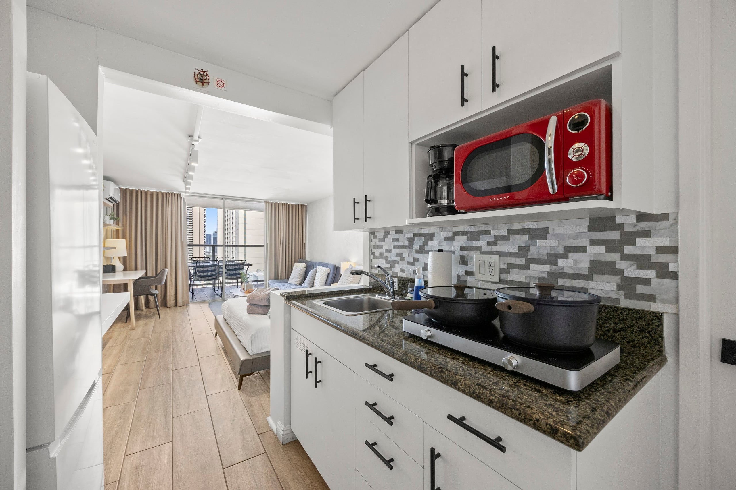 Condo in Honolulu · ★4.92 · Studio · 2 beds · 1 bath - Image 17