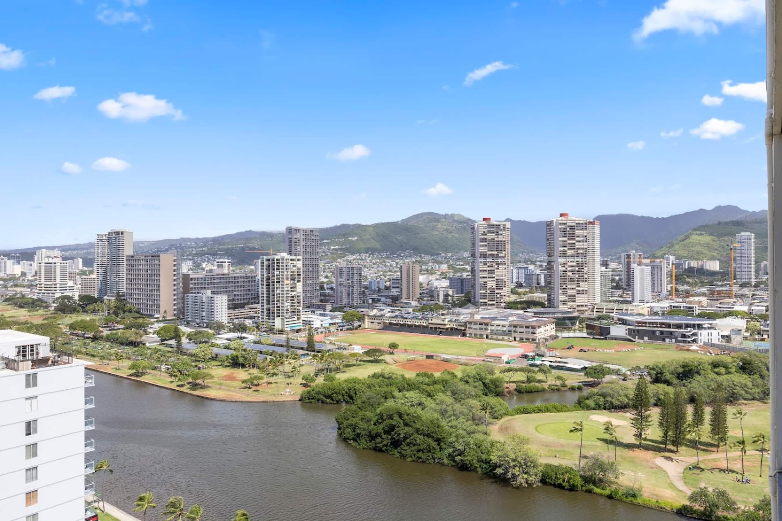 Condo in Honolulu · ★4.92 · Studio · 2 beds · 1 bath - Image 38