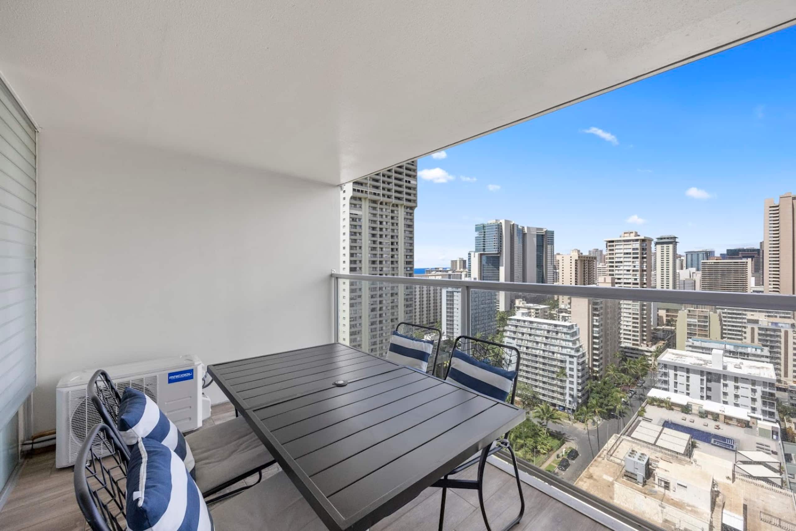 Condo in Honolulu · ★4.92 · Studio · 2 beds · 1 bath - Image 33