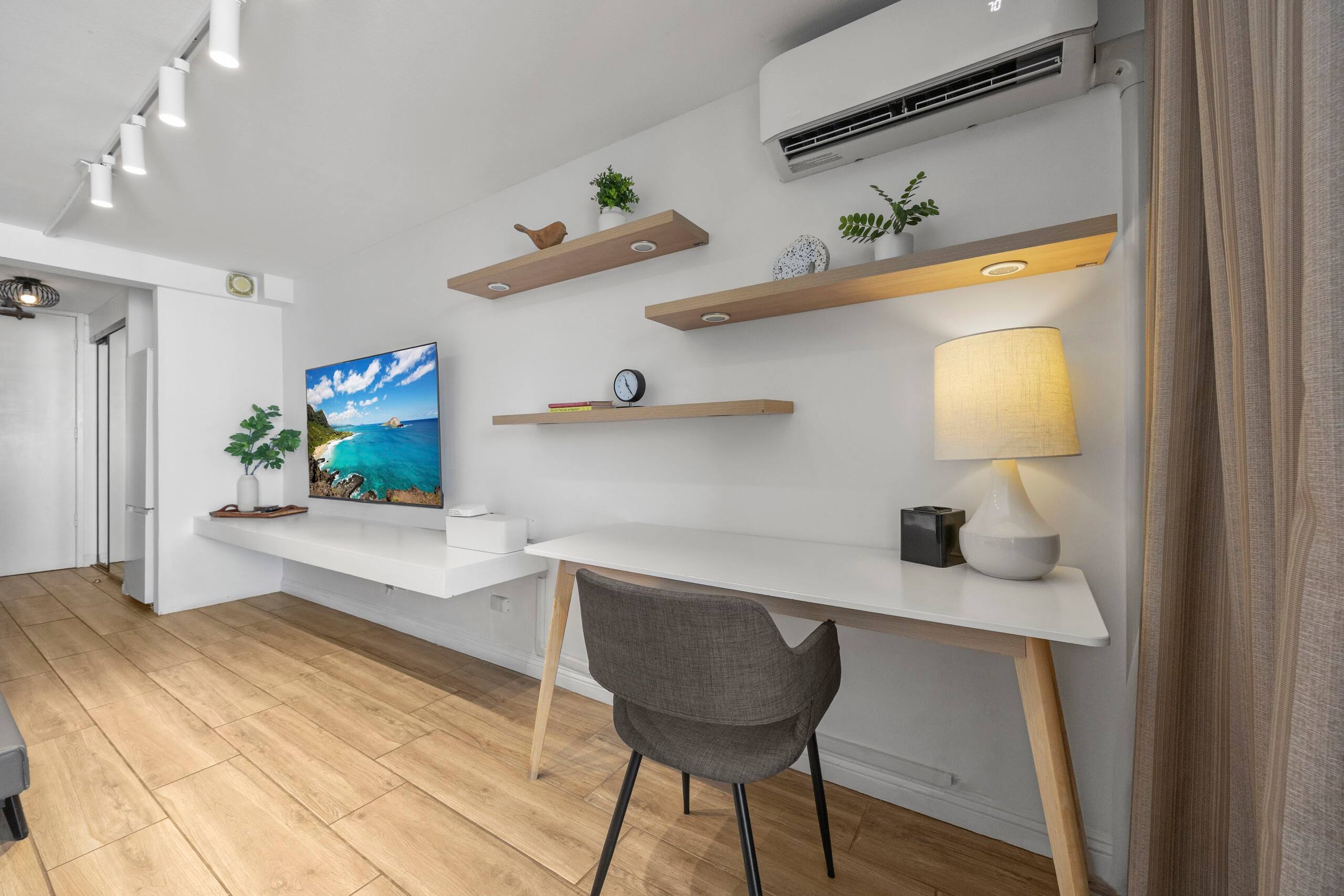 Condo in Honolulu · ★4.92 · Studio · 2 beds · 1 bath - Image 12