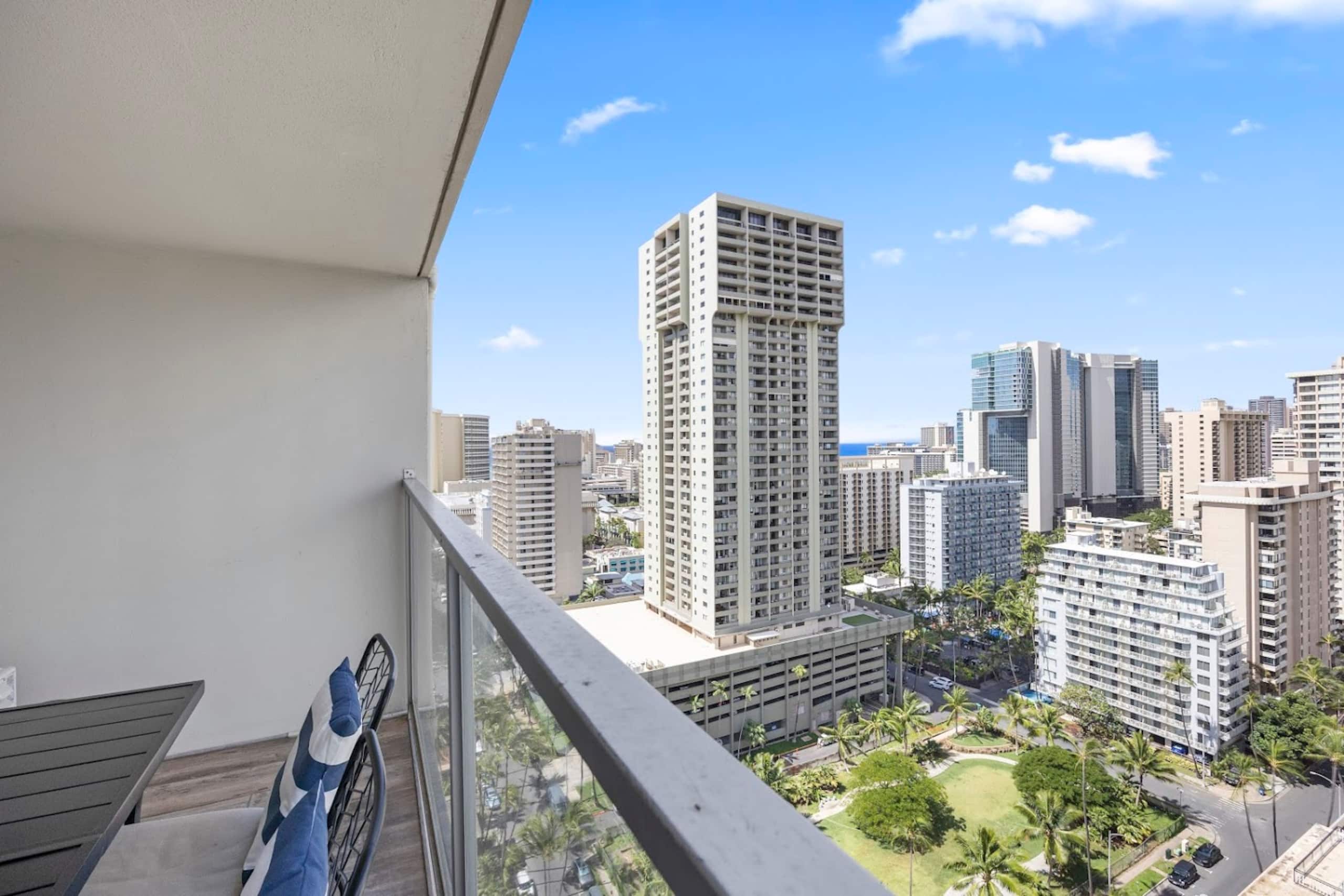 Condo in Honolulu · ★4.92 · Studio · 2 beds · 1 bath - Image 34