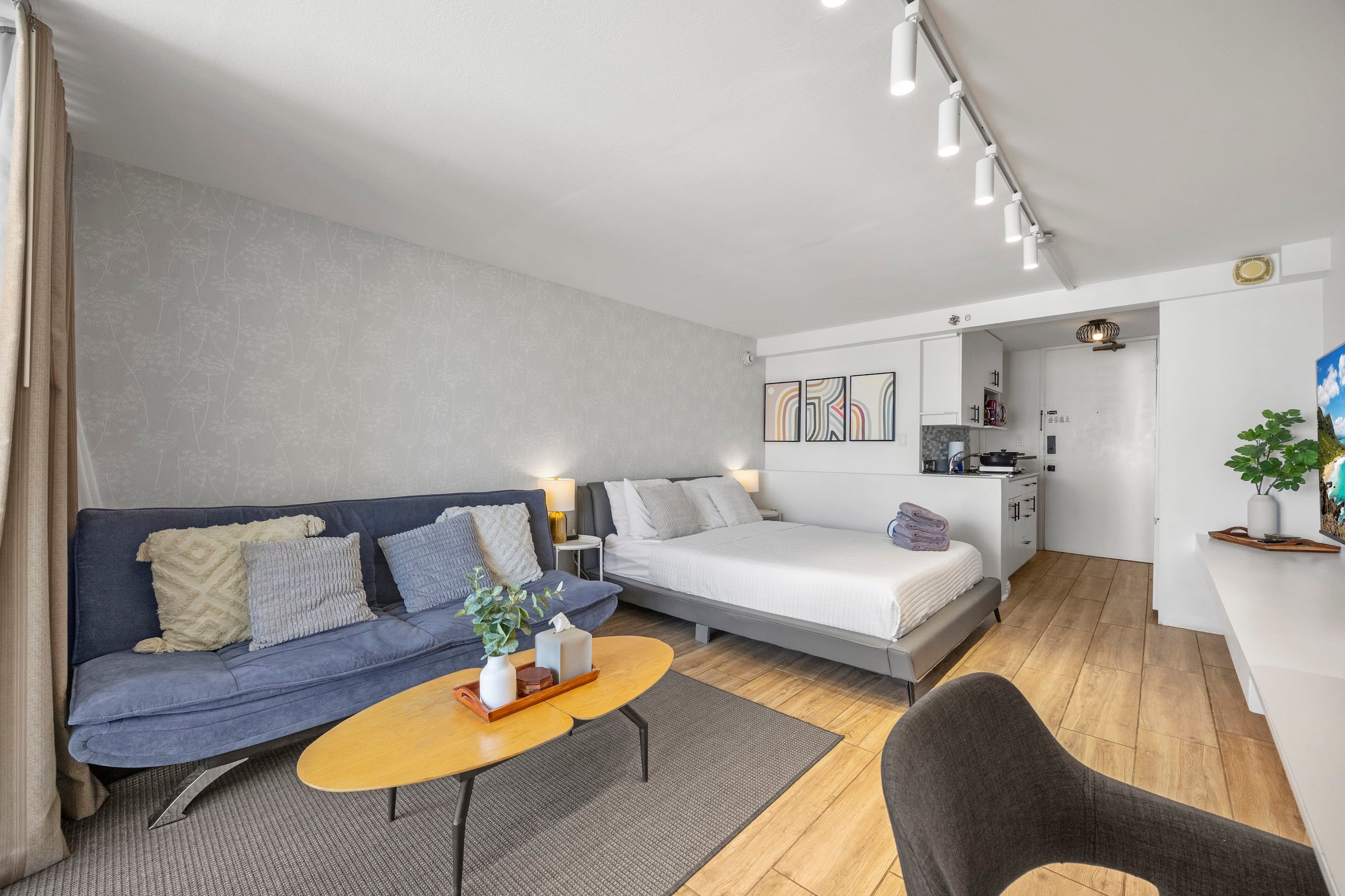 Condo in Honolulu · ★4.92 · Studio · 2 beds · 1 bath - Image 10