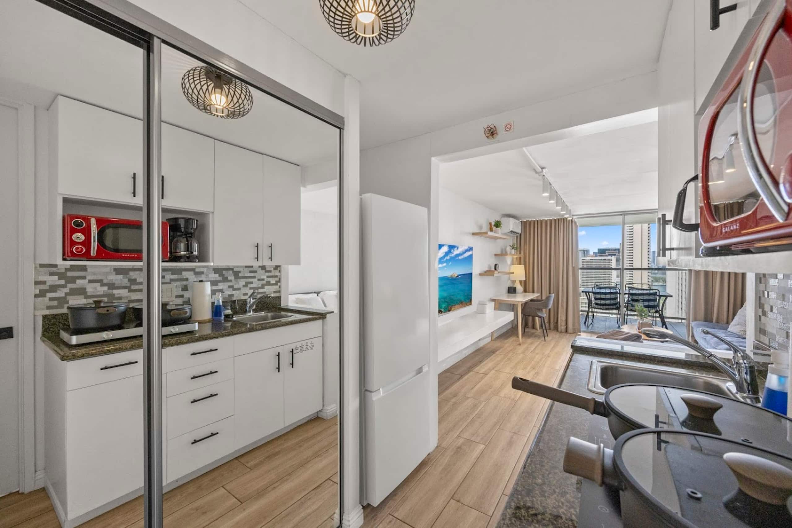 Condo in Honolulu · ★4.92 · Studio · 2 beds · 1 bath - Image 19
