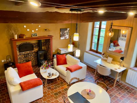 Top performing Airbnb: Cozy nest in the Green dovecot in Yonne