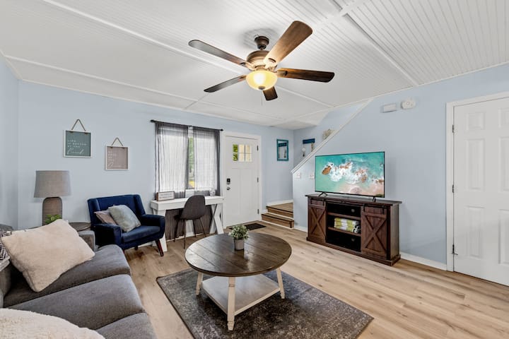 Renovated · 11 Pools · Walk To Beach · Sleeps 6 - Panama City Beach, FL