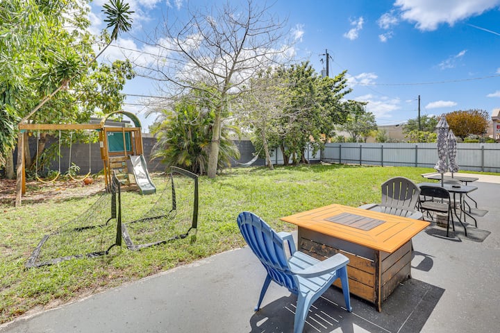 Group Hub W/ Game Room! 4 Mi To Hard Rock Stadium - Miami Gardens, FL