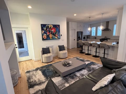 Popular Airbnb listing: Elegant new 4 BR house, walk to downtown Raleigh in South Park