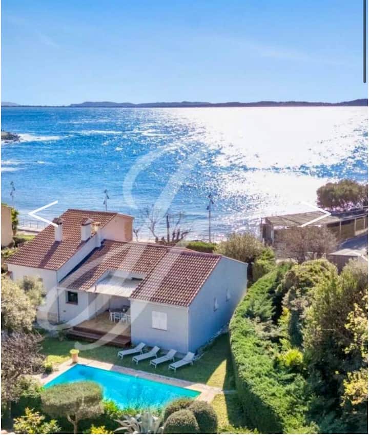 Villa " La Plage " Waterfront Villa, Swimming Pool, Garden, 16 P - Carqueiranne