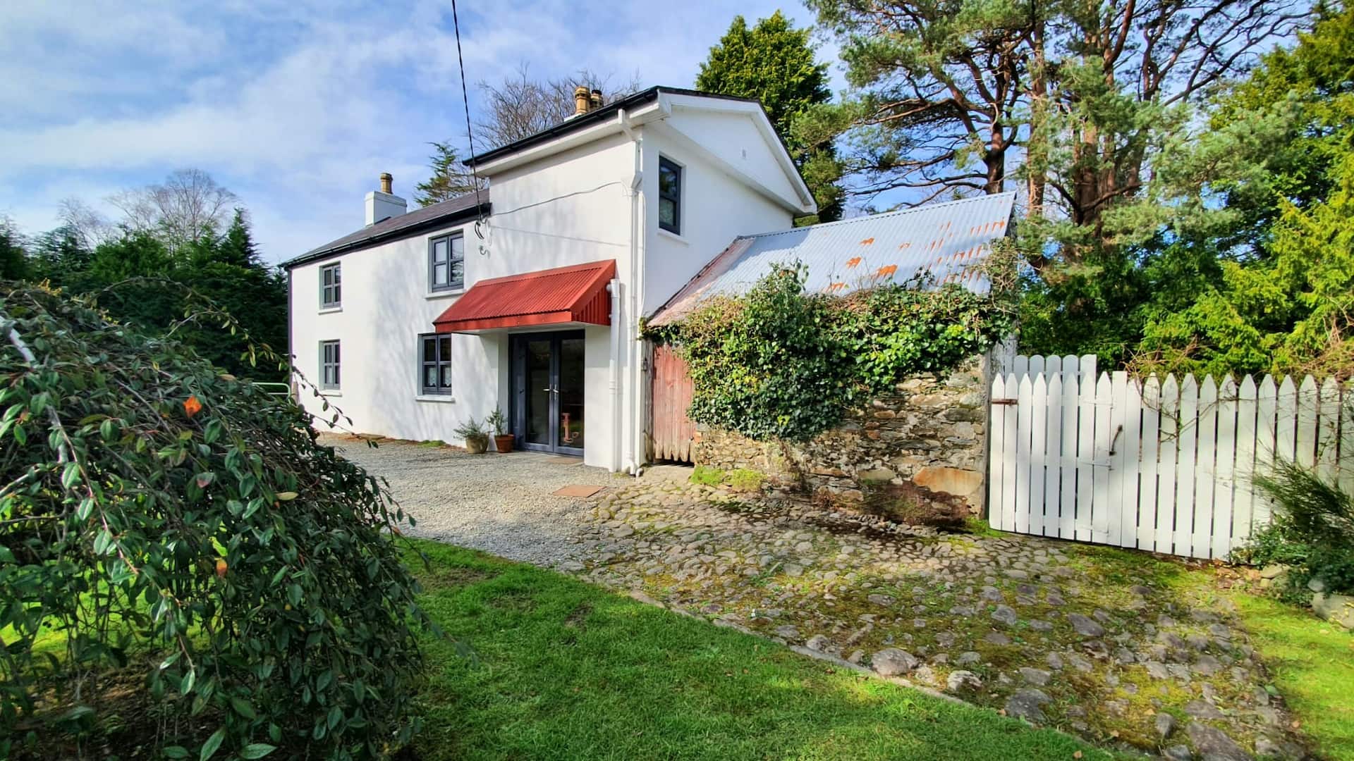 Quaint cottage, 5 minute drive to Killarney town.