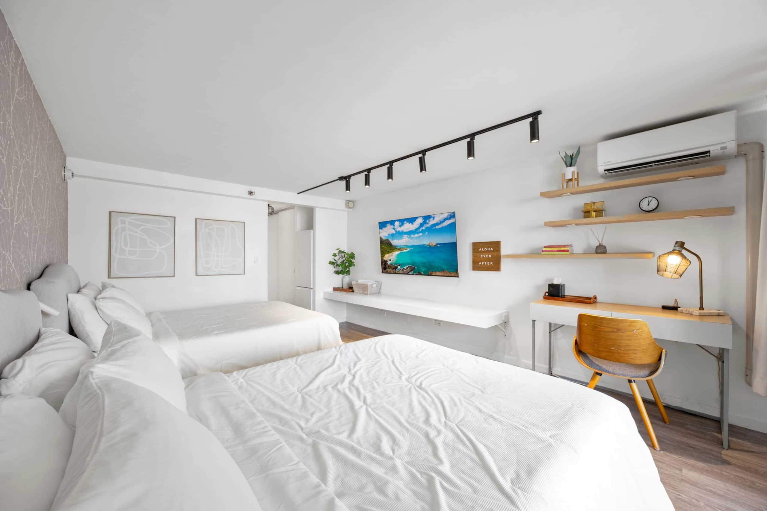 Condo in Honolulu · ★4.83 · Studio · 2 beds · 1 bath - Image 11