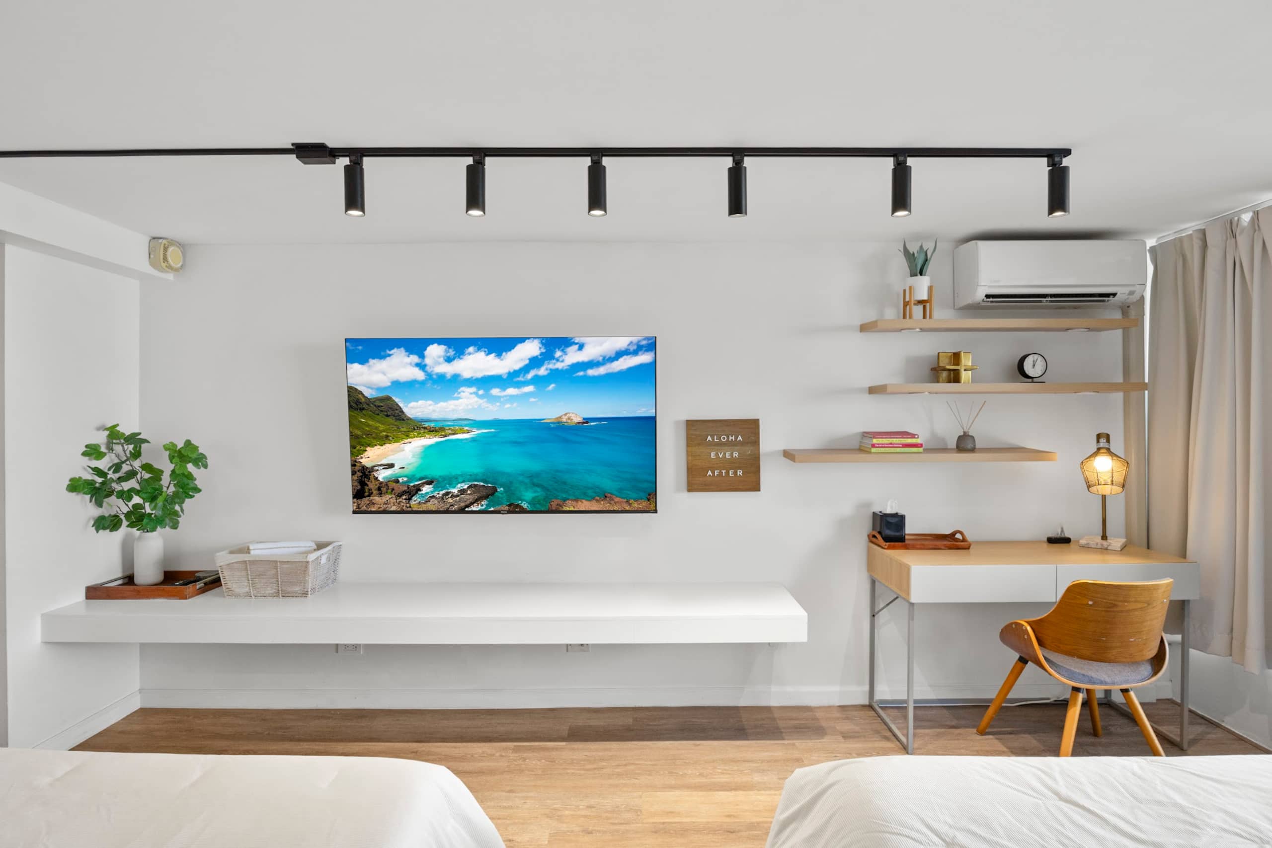 Condo in Honolulu · ★4.83 · Studio · 2 beds · 1 bath - Image 3