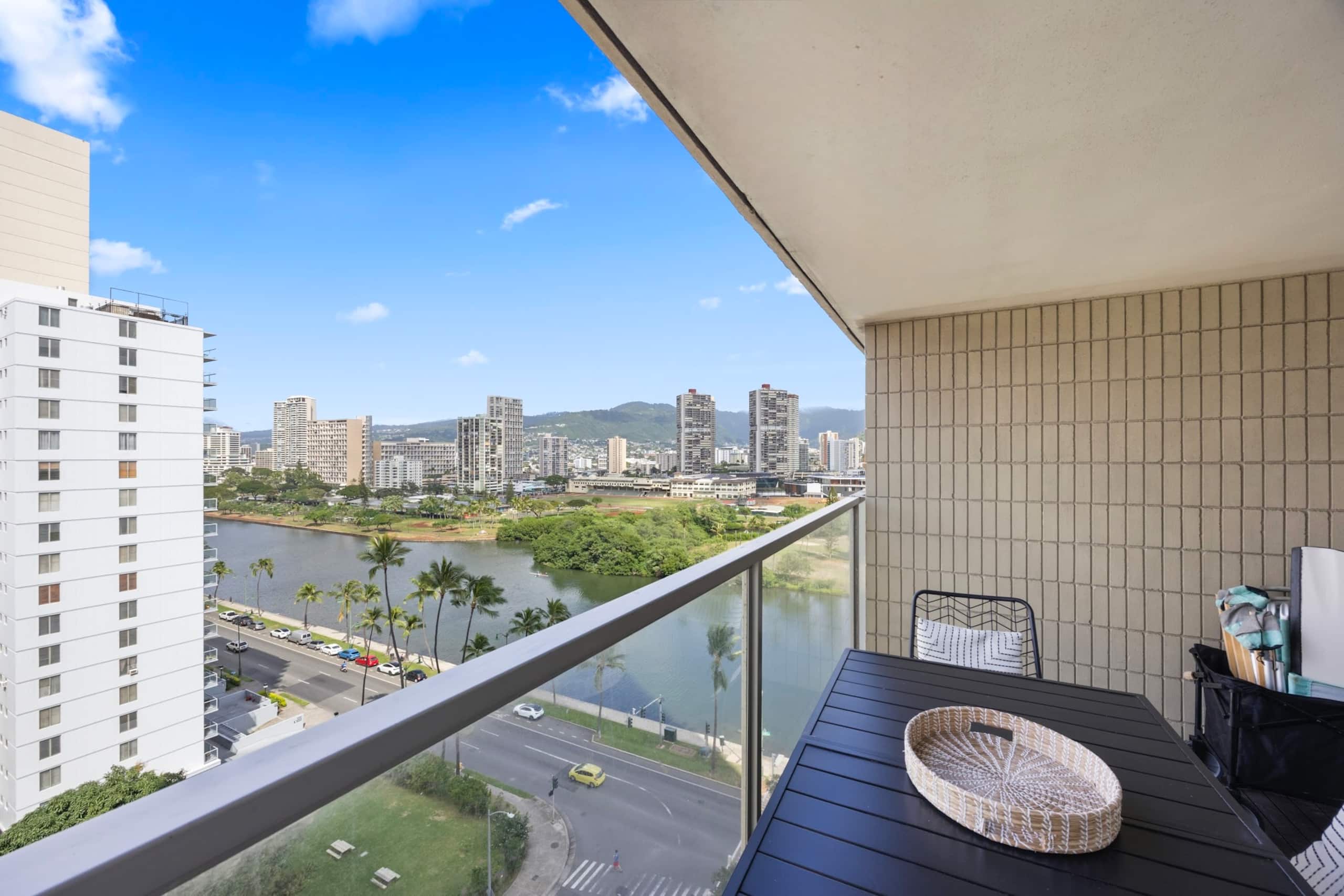 Condo in Honolulu · ★4.83 · Studio · 2 beds · 1 bath - Image 29