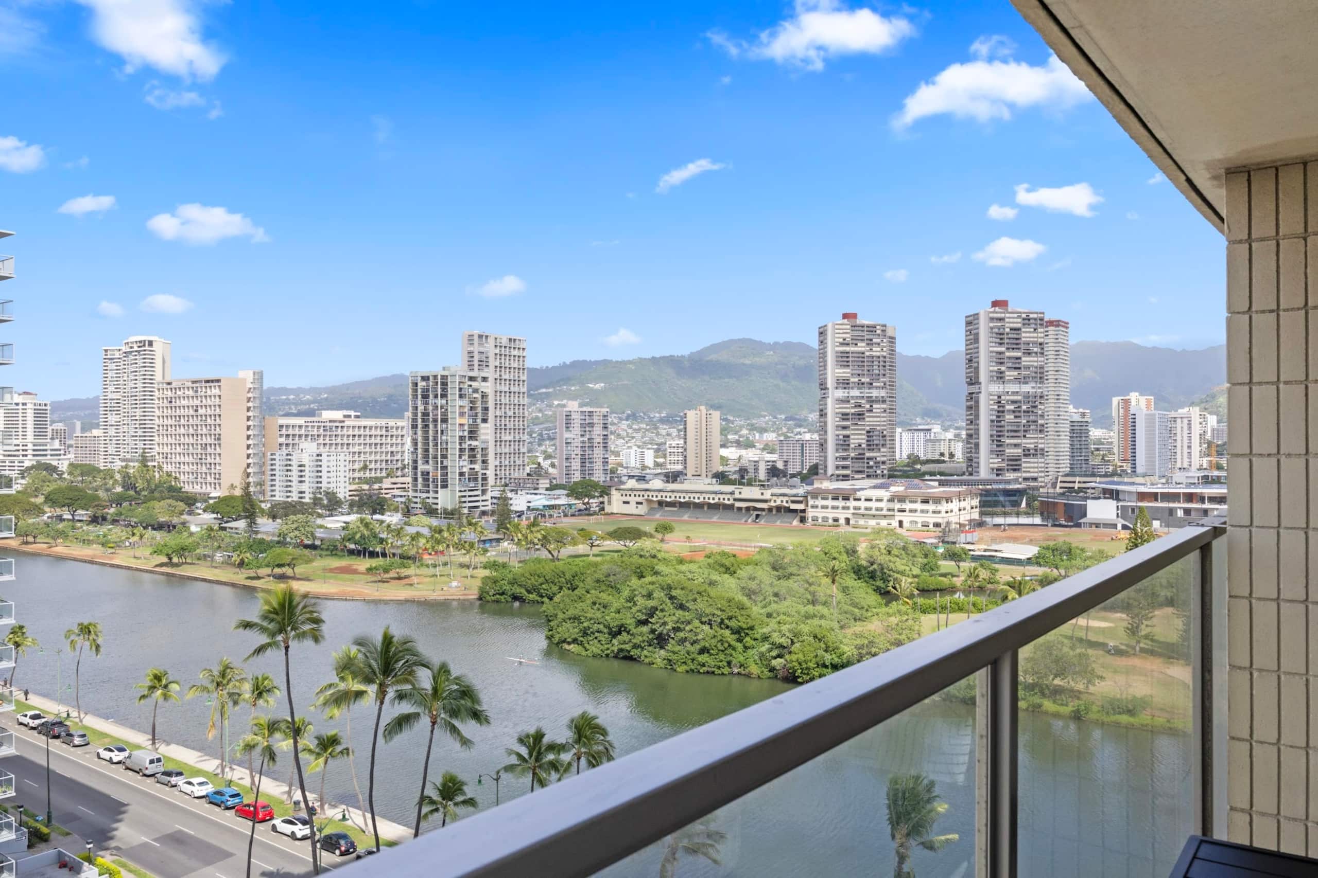 Condo in Honolulu · ★4.83 · Studio · 2 beds · 1 bath - Image 31