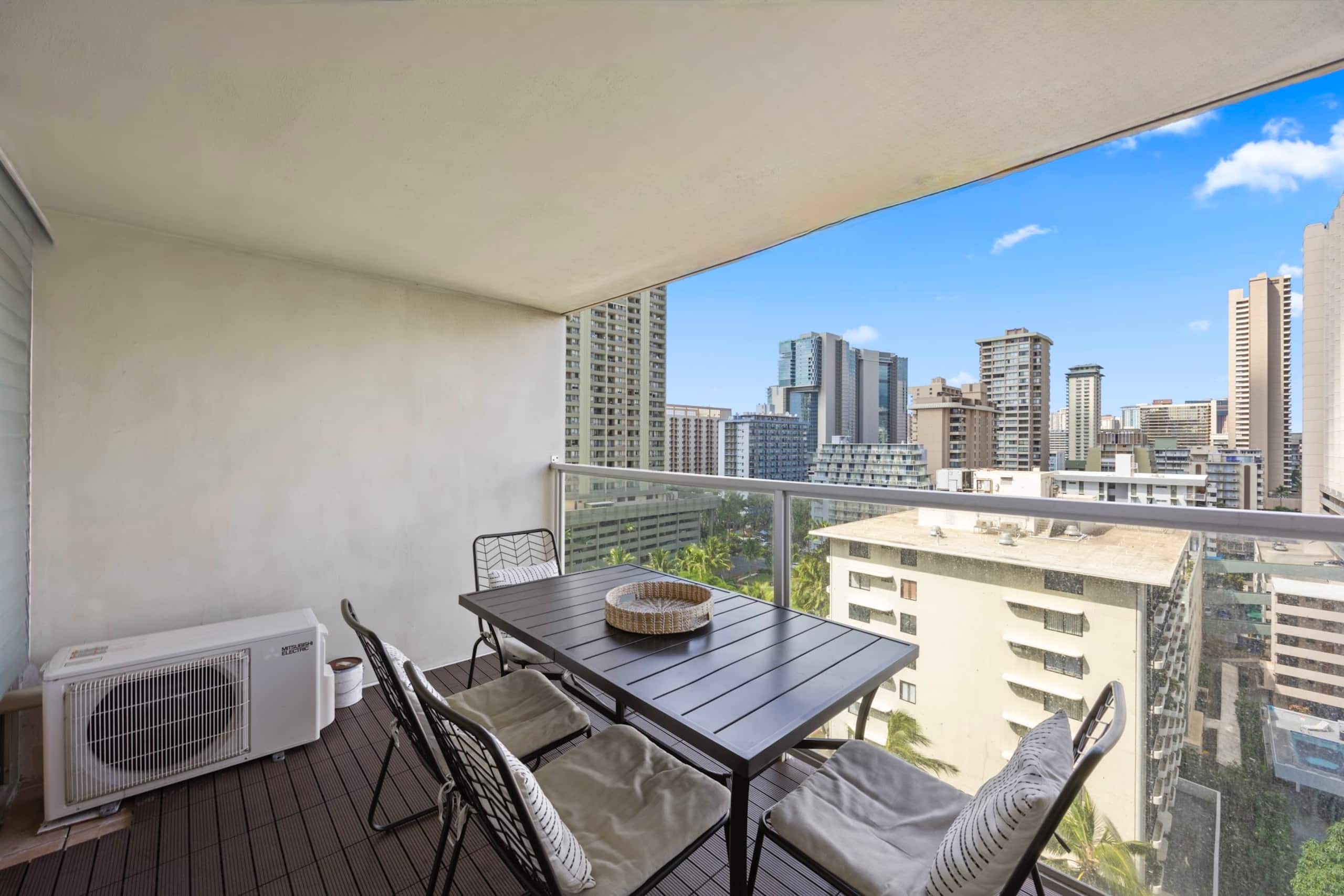 Condo in Honolulu · ★4.83 · Studio · 2 beds · 1 bath - Image 28