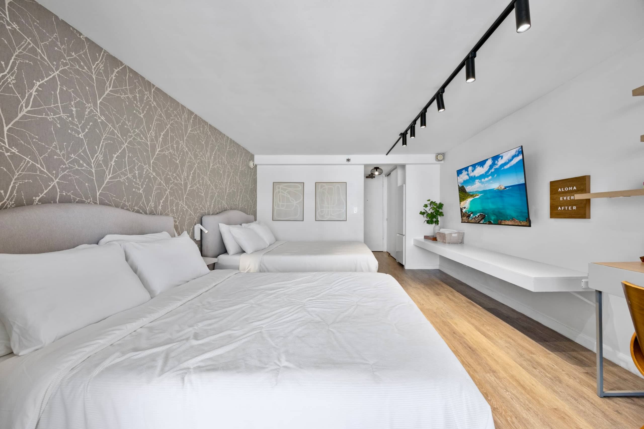 Condo in Honolulu · ★4.83 · Studio · 2 beds · 1 bath - Image 9