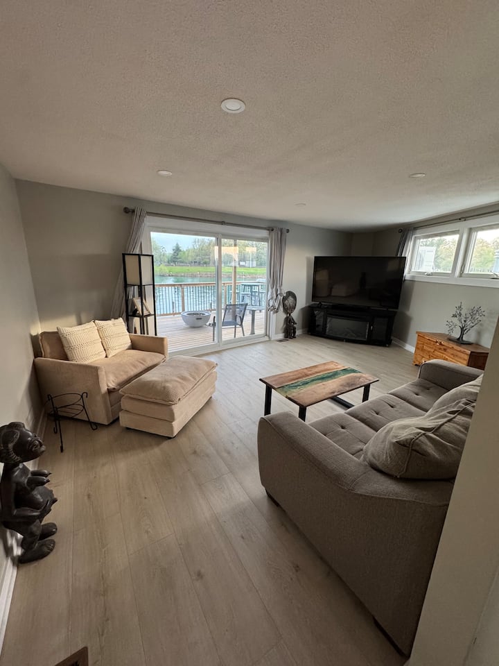 Flip Flop Inn Along The Snye River. 1 Bedroom - Chatham-Kent