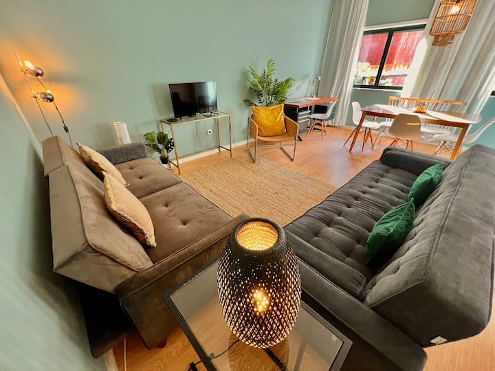 Mouzinho: Historic Center, 2 Bedrooms, Workspace - Porto