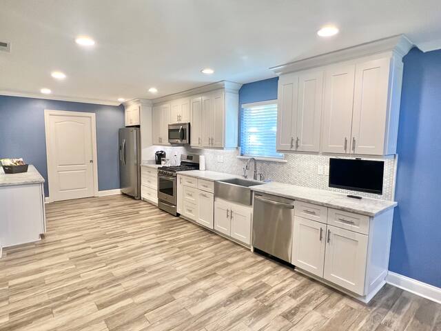 Spacious NOLA Home with Movie Theater 10 Min to FQ gallery image 5