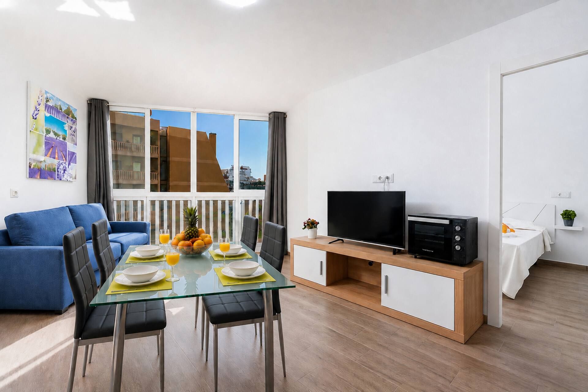 Fabulous 4-bed 2-bath apartment with pool