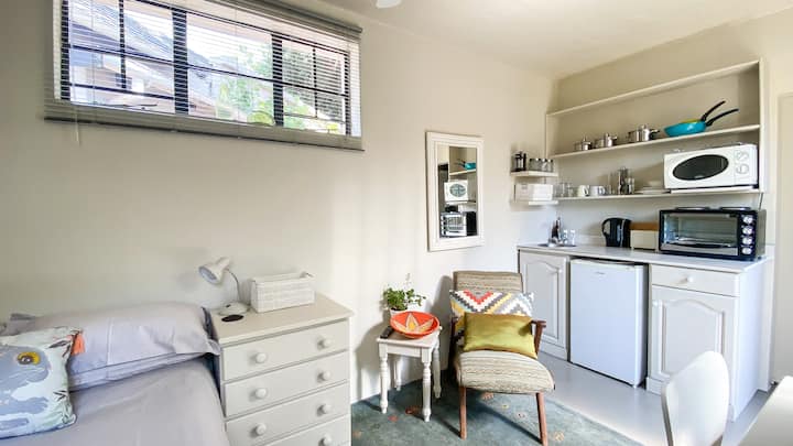 Serene Studio With Private Patio In Emmarentia - Johannesburg