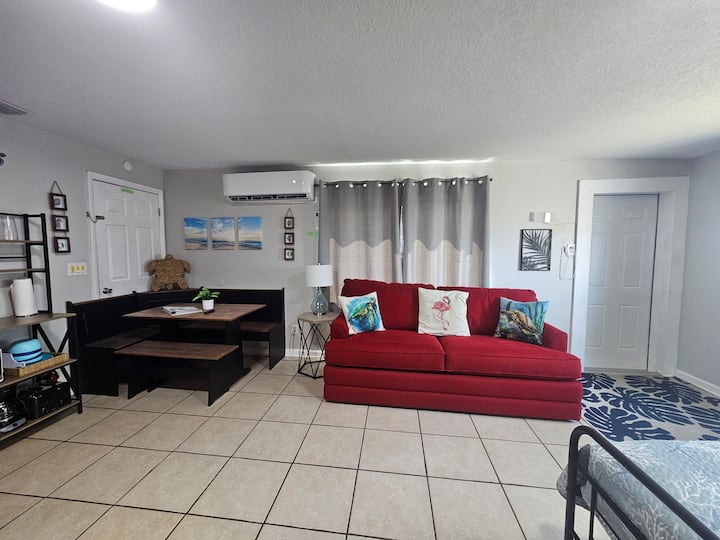 Private In-law Suite • Close To Scuba & Snorkeling - West Palm Beach, FL
