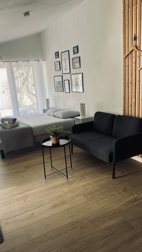 Airbnb performant: Refurbished studio with garden Aigues Mortes à Aigues Mortes