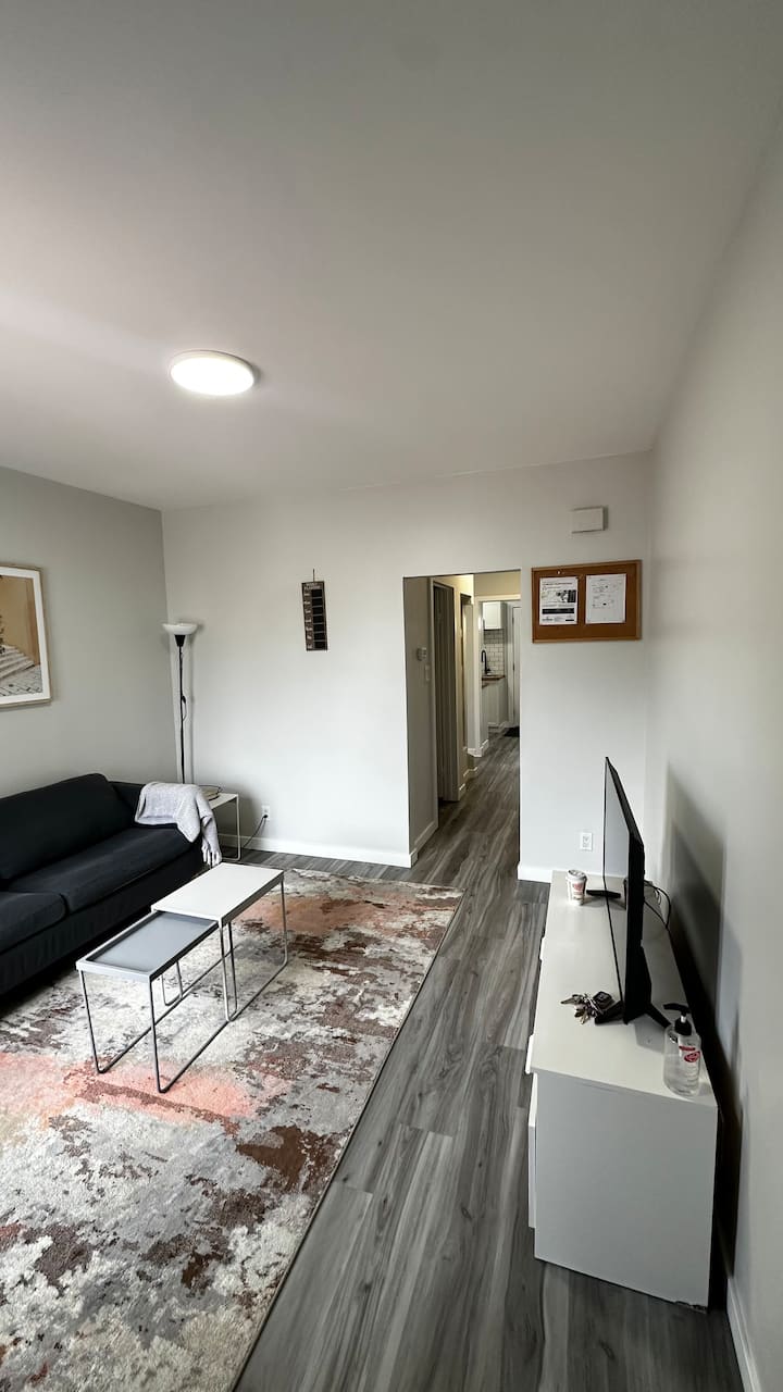 Newly Renovated 3br |2 Full Baths | Full Kitchen - Winnipeg