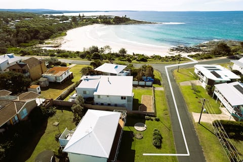 Gannet Beach House Bawley Point - pet friendly
