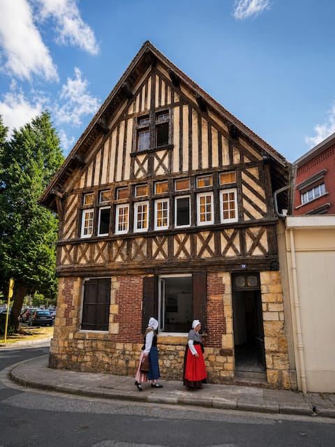 Charming 28 m² • Historic Downtown