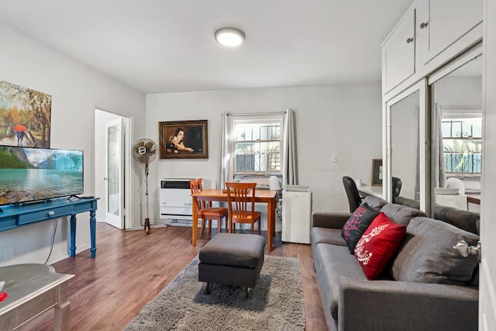 Cozy One Bedroom Cottage In The Heart Of L.a. - Los Angeles, CA