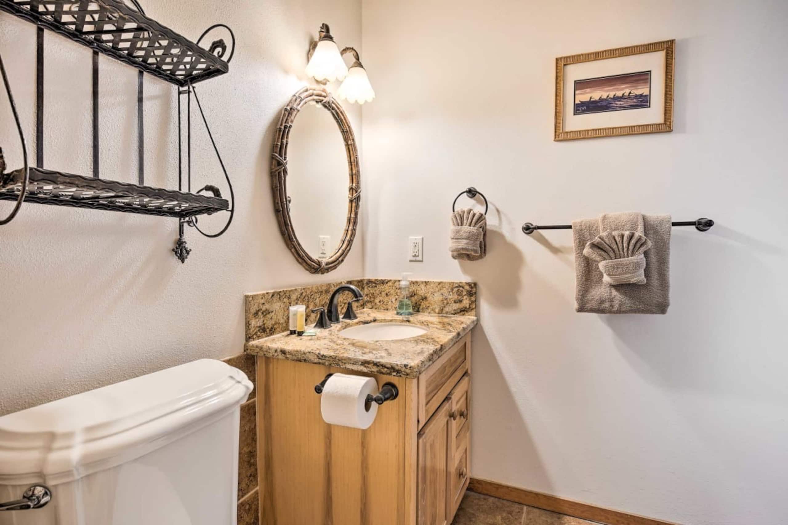 Condo in Kailua-Kona · ★4.65 · 2 bedrooms · 3 beds · 1.5 baths - Image 14