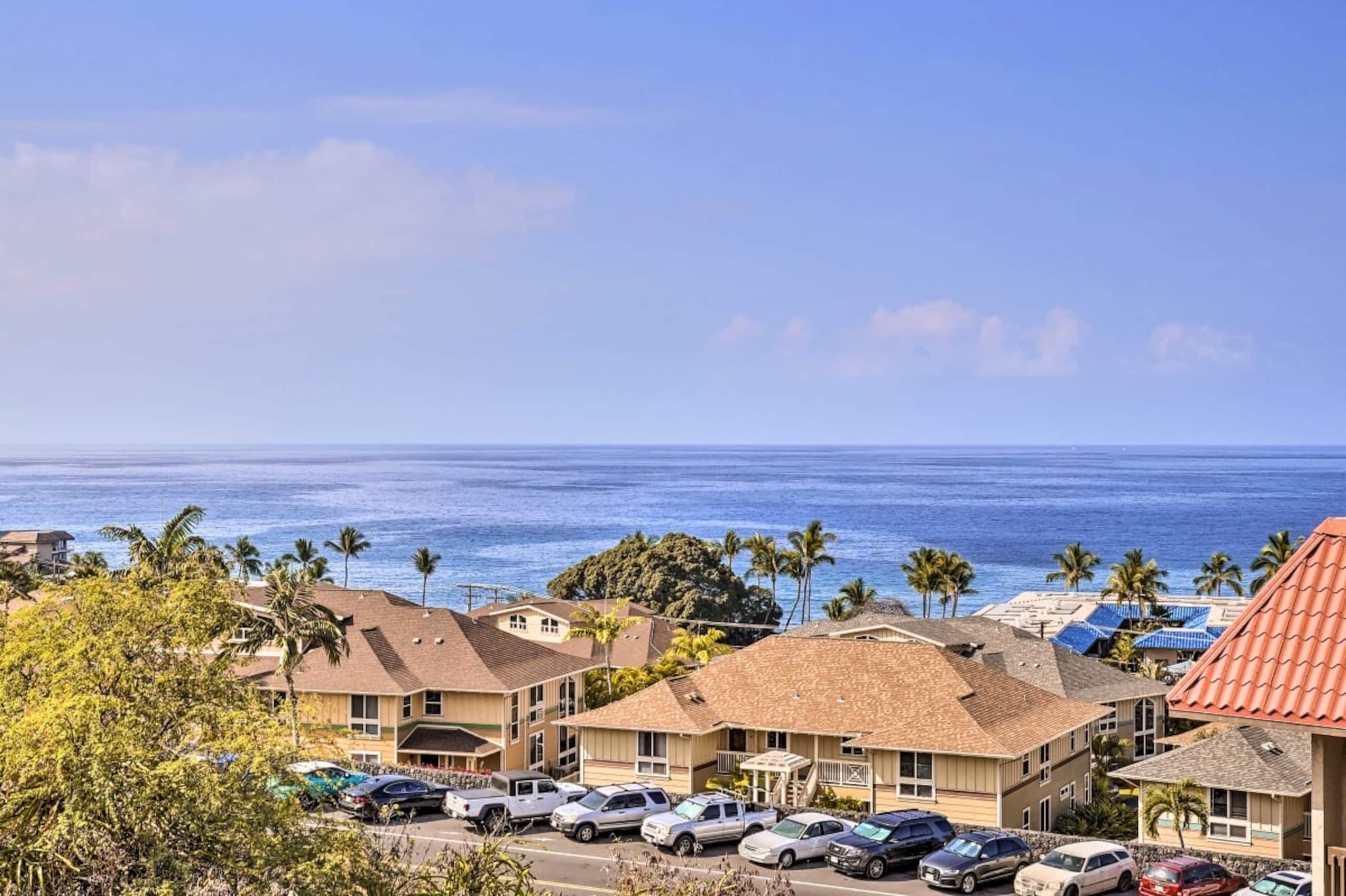 Condo in Kailua-Kona · ★4.65 · 2 bedrooms · 3 beds · 1.5 baths - Image 18
